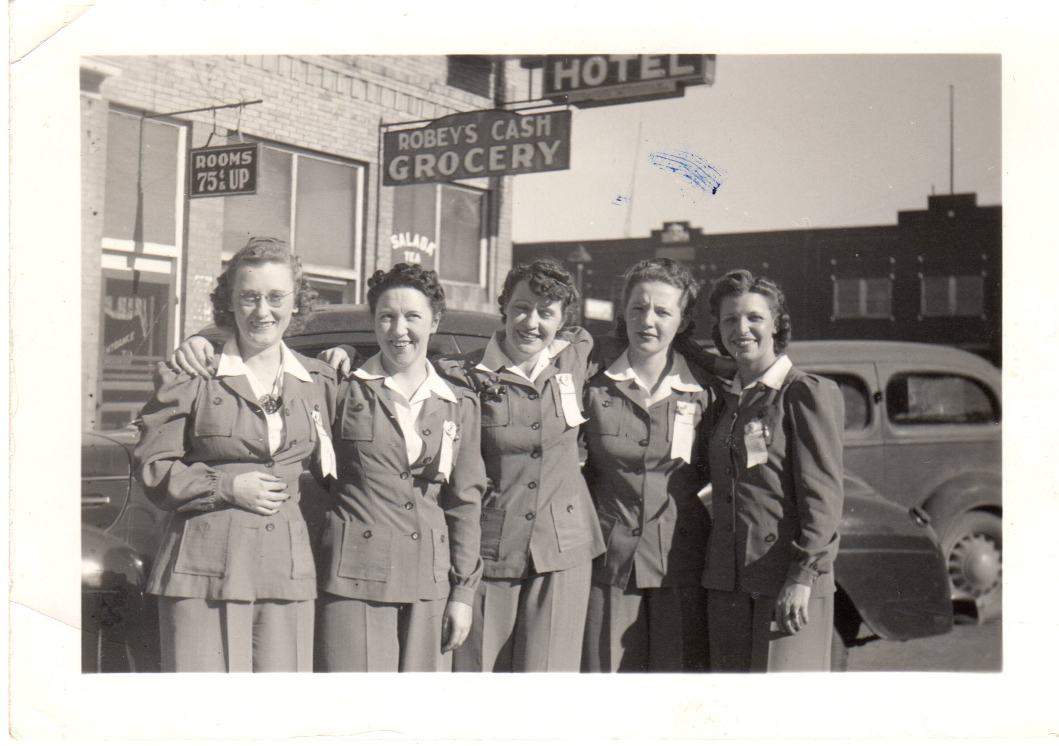 Women in downtown Hastings. Courtesy of Adams County Historical Society.